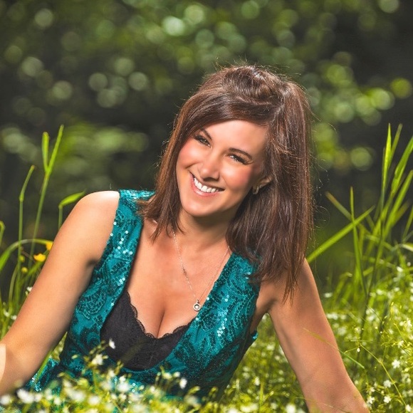 Meet your Posher - Picture 2 of 3